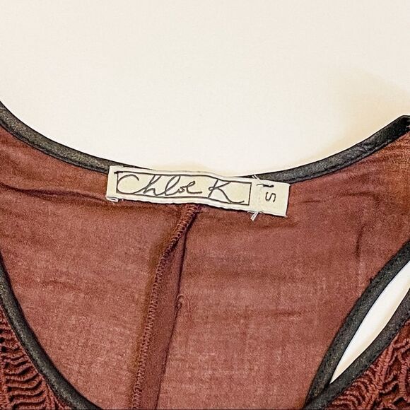 🍋 Chloe K • Sleeveless Hi-Low Top w/Embroidered Front - Picture 6 of 8